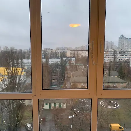 Киів вулиця Ентузіастів 13 Лівобережна МВЦ Русанівка